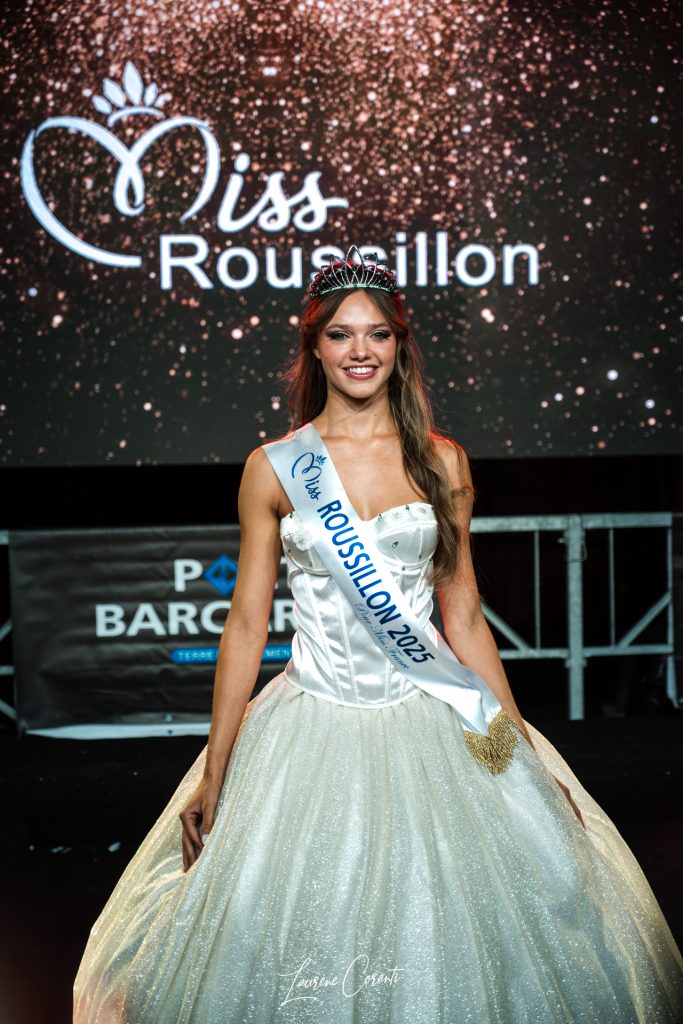 Déborah Adelin Chabal Miss Roussillon 2025 souriante lors de son couronnement